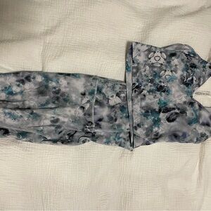 Lulu lemonFloral two piece athletic set, top built in bra size 2, bottoms size 4